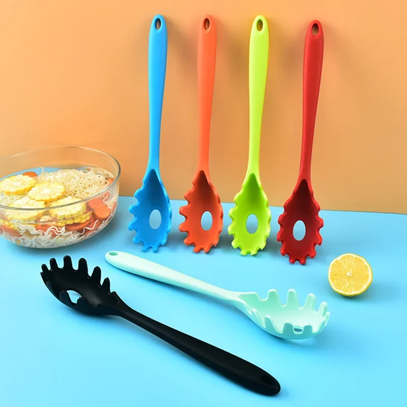 Kitchen Gadgets Pasta - 1pcs ซิลิโคนพาสต้าก๋วยเตี๋ยวช้อนพาสต้า Scoop Colander ก๋วยเตี๋ยวสปาเก็ตตี้ส้อม Ladle
