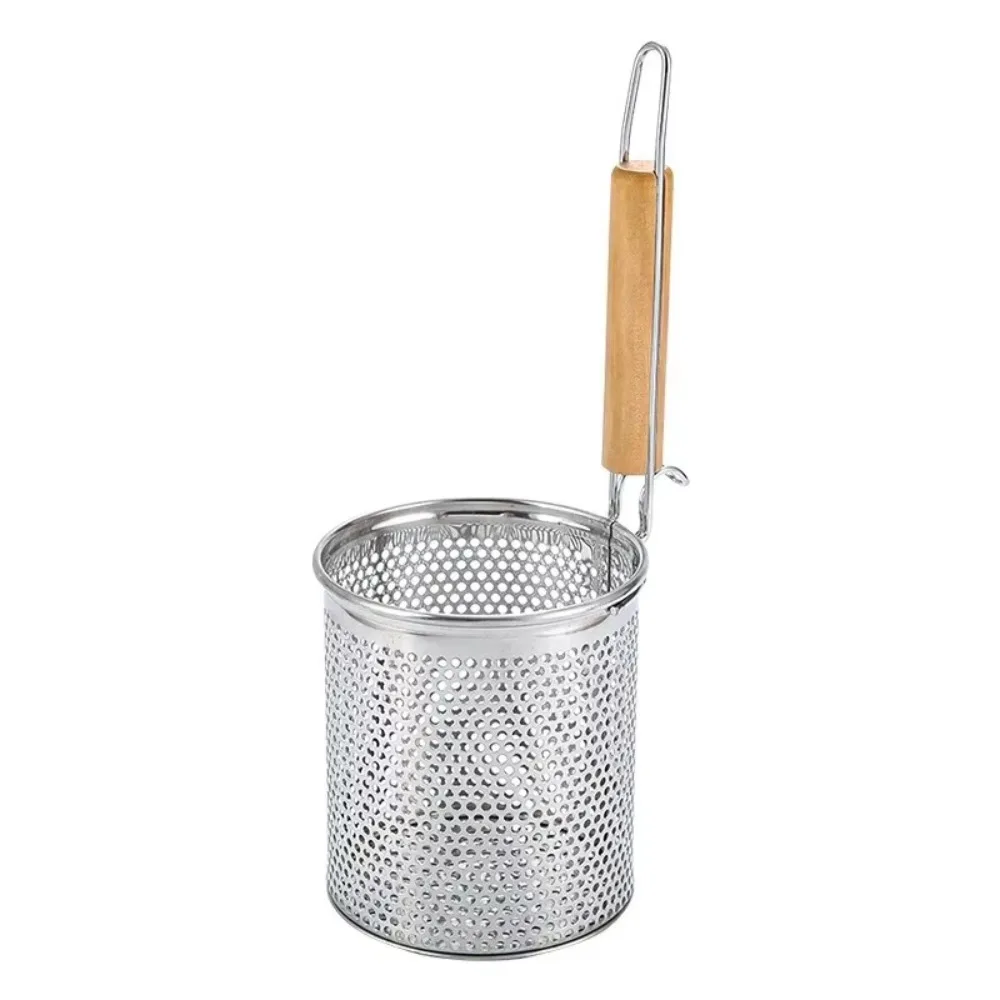 Kitchen Gadgets Pasta - กรวยสแตนเลสหนาพร้อมด้ามไม้ อุปกรณ์ครัว ตะแกรงกรองผัก ช้อนกรองอเนกประสงค์ ตะกร้ากรองเส้นพาสต้า