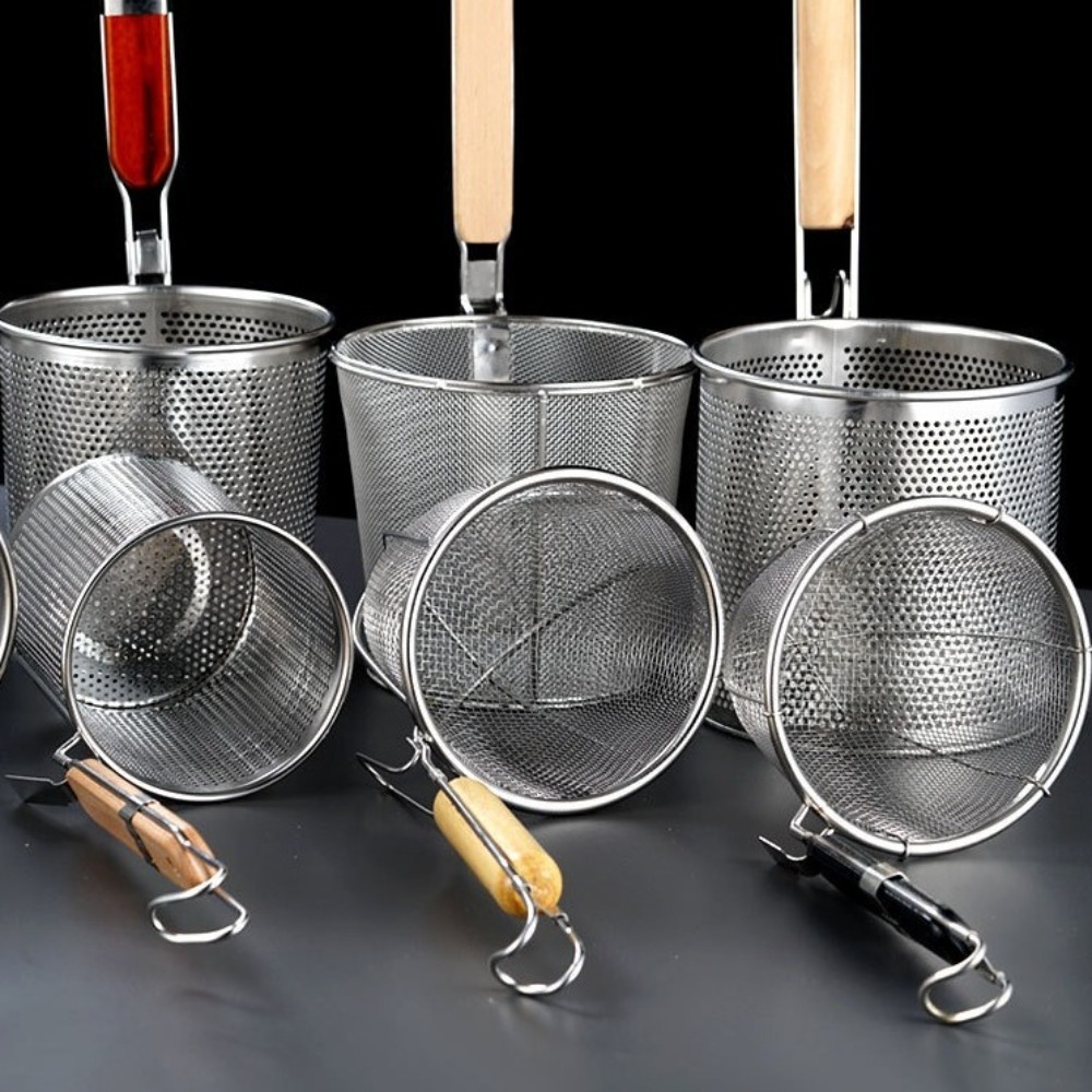 Kitchen Gadgets Pasta - กรวยสแตนเลสหนาทนทาน อุปกรณ์ครัว ด้ามไม้ ตะกร้ากรองเส้นพาสต้า กรวยกรองเส้นอเนกประสงค์